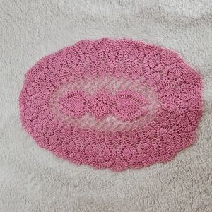 COTTAGECORE, GRANNYCORE, Intricate vintage pink doily 21" x 14" 💖